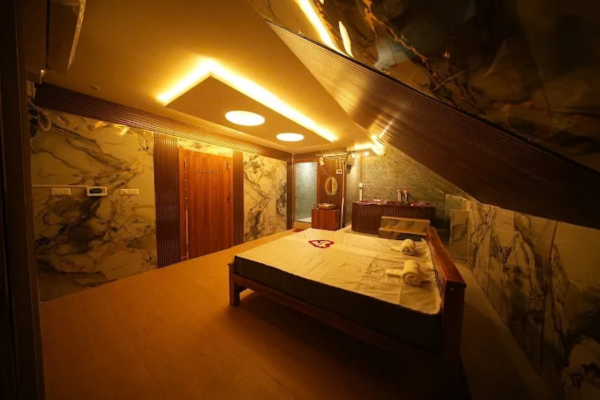 Deep tissue treatment room